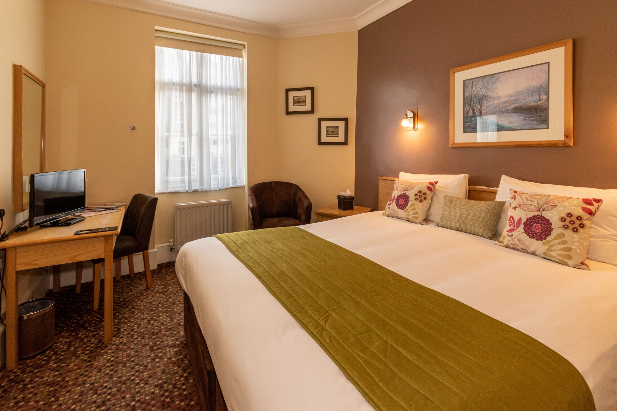 ROOM, QUADRUPLE