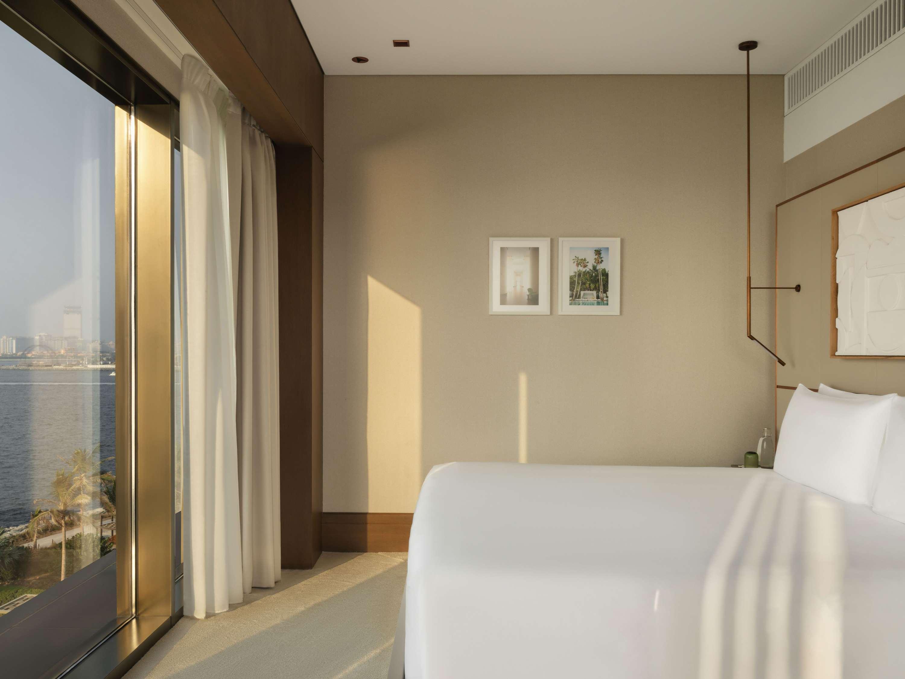 Suite, Sea View