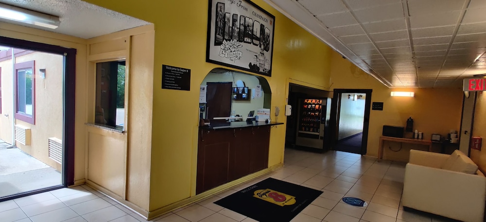 Super 8 By Wyndham Champaign 7/52