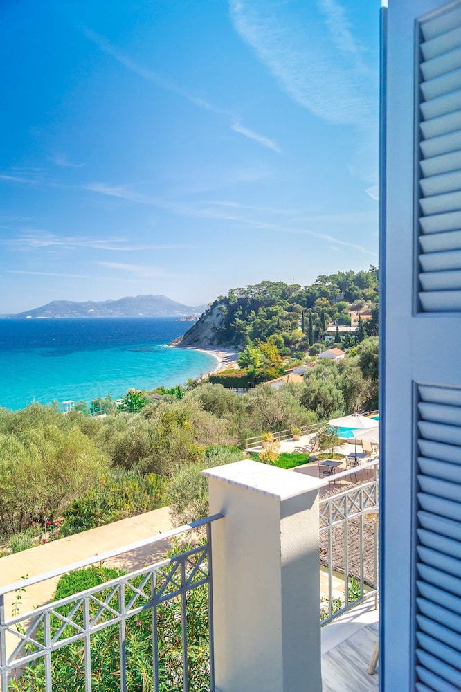 Armonia Bay Hotel 36/48