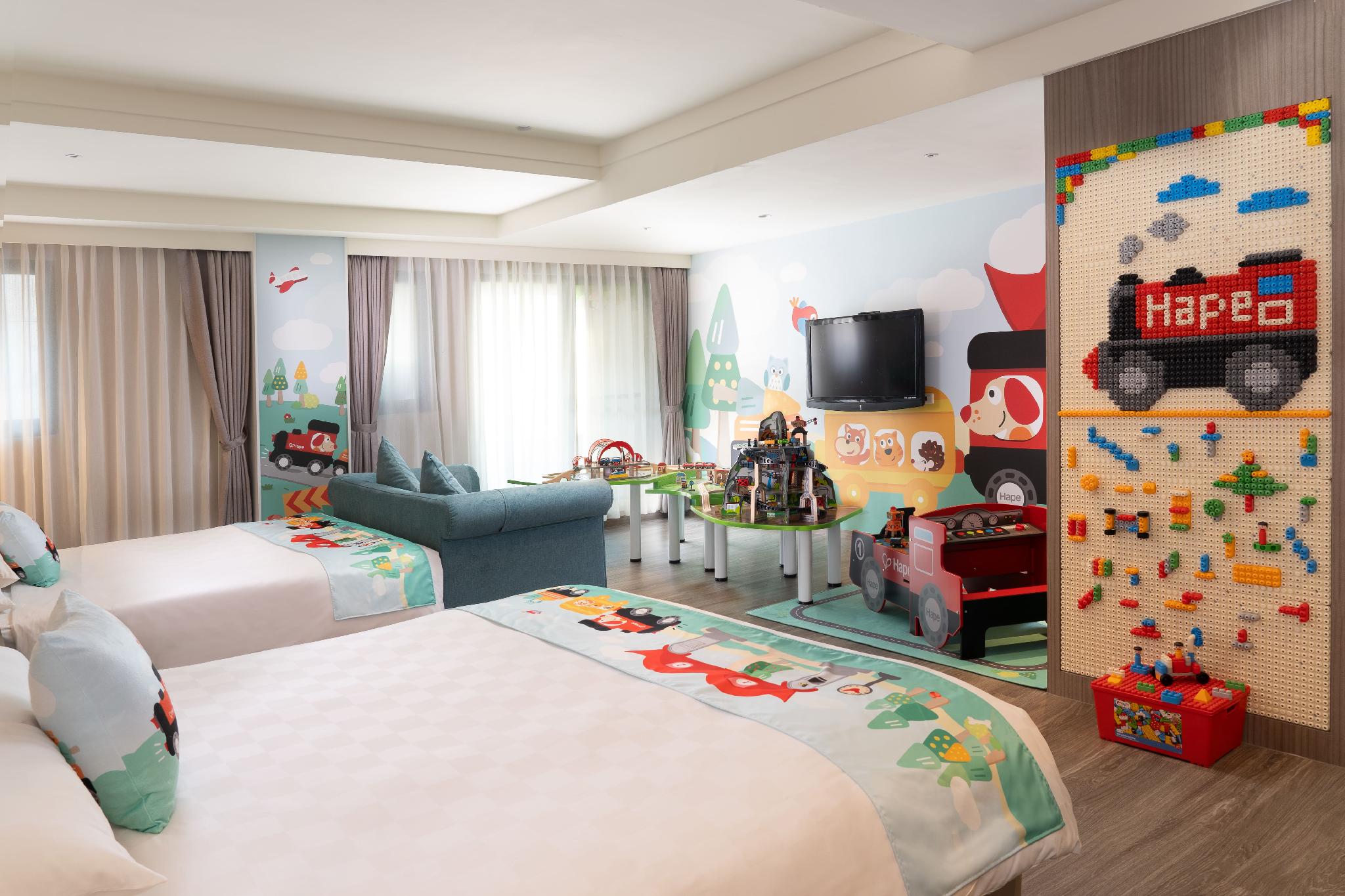 Theme, Room Assigned on Arrival