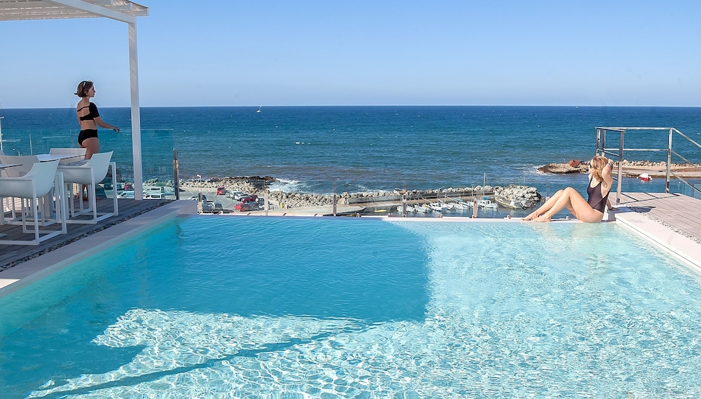 BQ Aguamarina Boutique Hotel 61/66