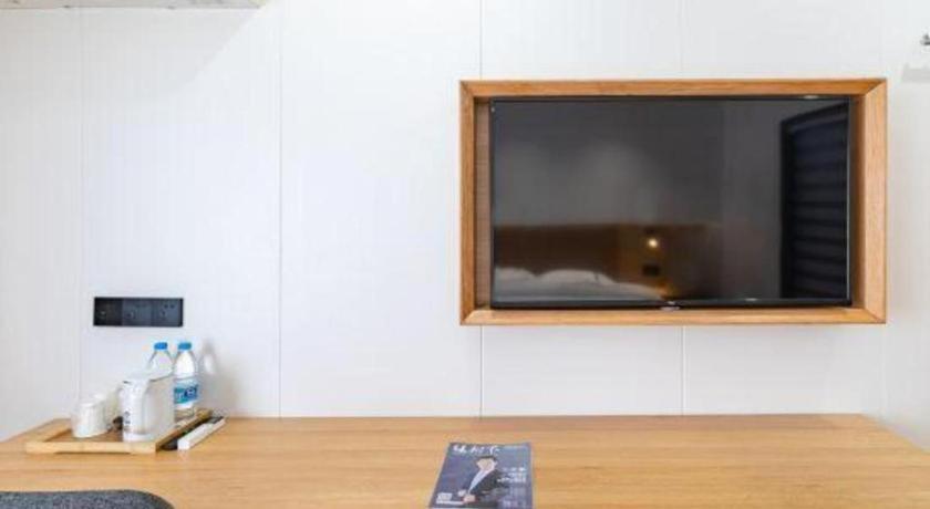GreenTree Inn Express Shanghai Baoshan District Youyi Road Metro Station 11/46
