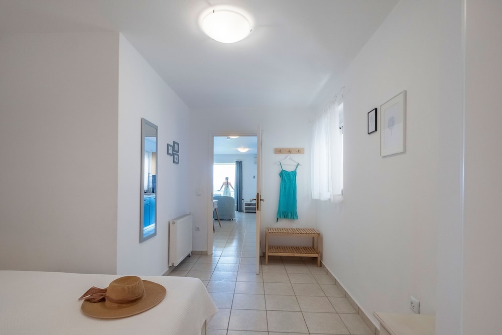 MELI APARTMENTS & VILLAS 10/50