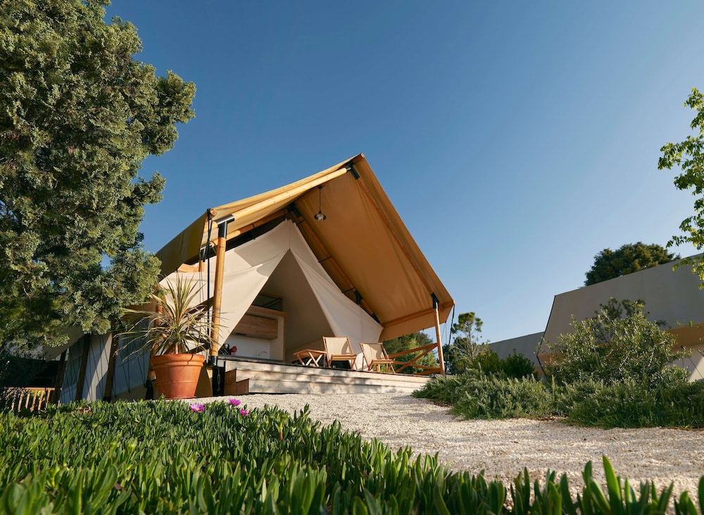 Arena One 99 Glamping 3/50