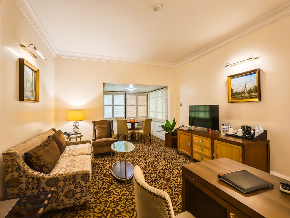 Royal Park Residence Hotel 55/75