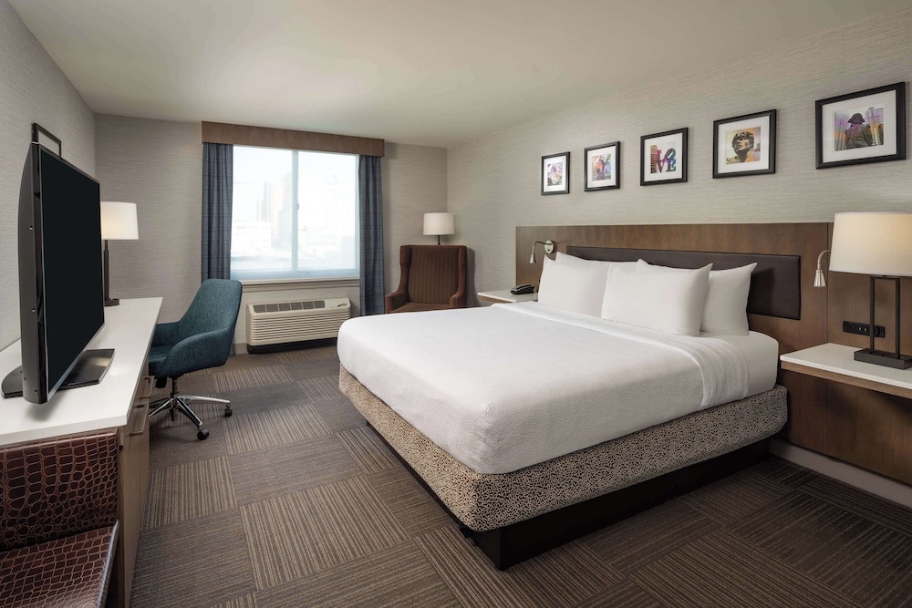 ROOM, KING BED, ACCESSIBLE