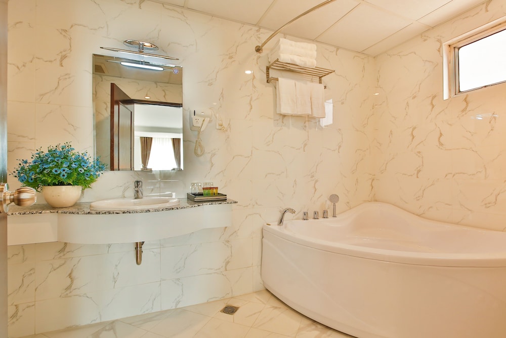 Aluna Ben Thanh Hotel 38/40