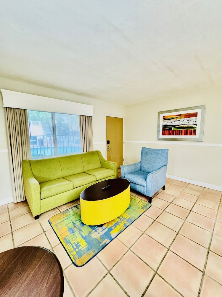 Silver Seas Beach Resort 50/67