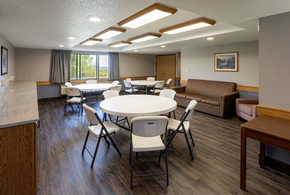 AmericInn by Wyndham Silver Bay 54/59