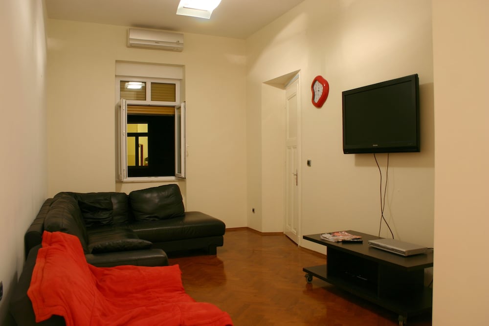 Adriatic Hostel 18/34