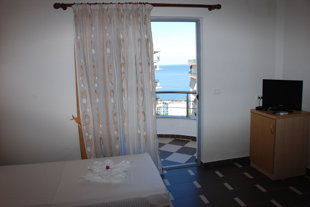 Arel Hotel 17/18