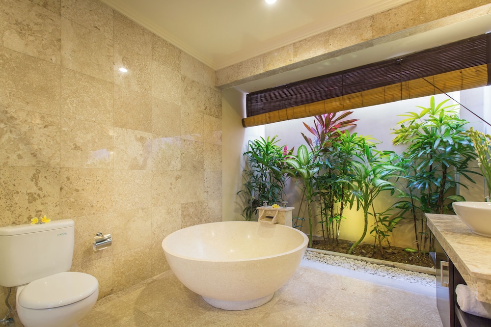 The Reika Villa 67/69