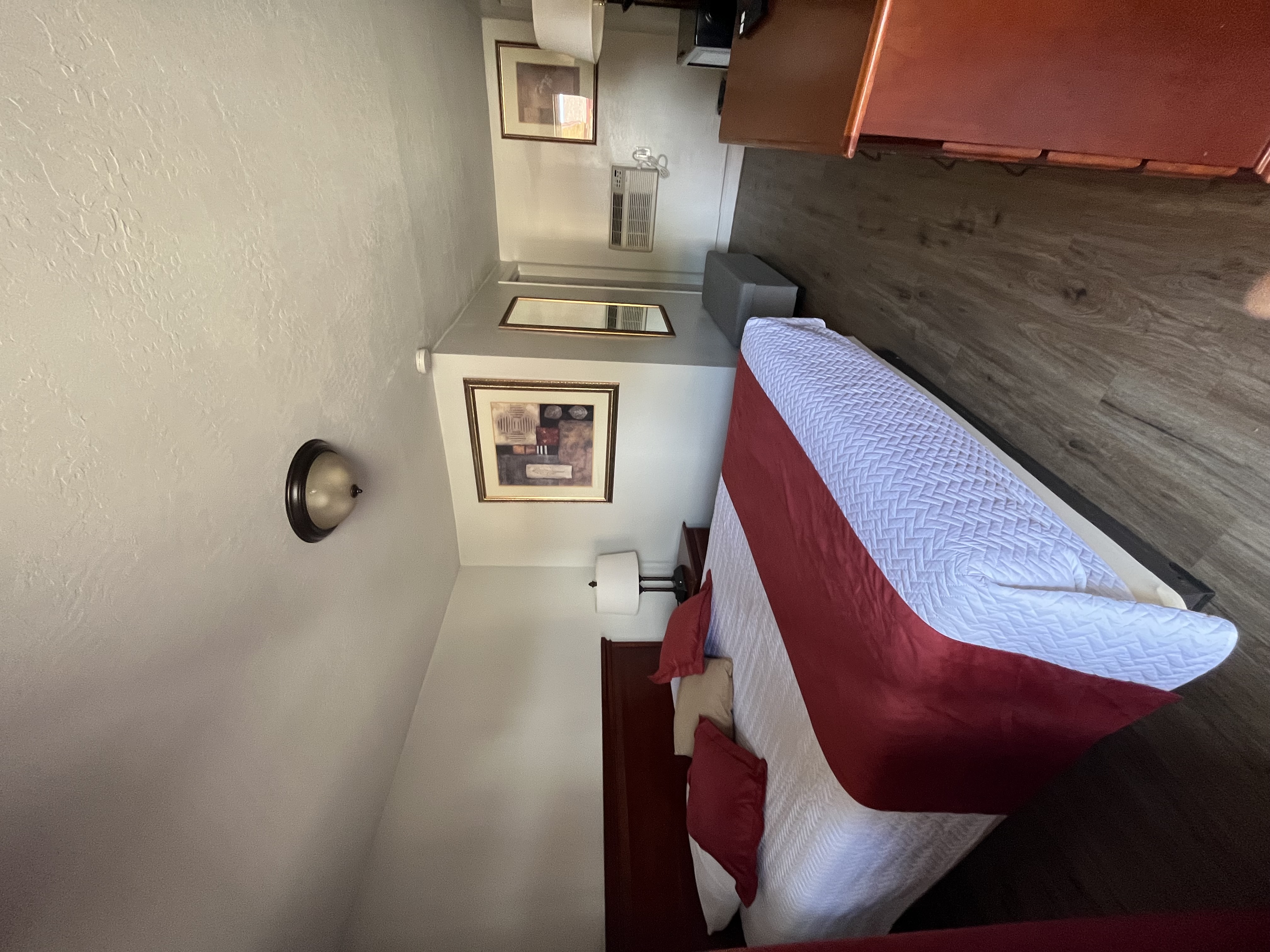 1 Bed Queen