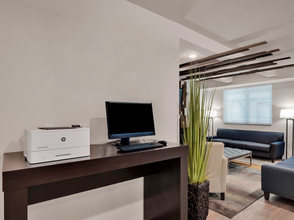 WaterWalk Extended Stay by Wyndham Raleigh - RTP 48/61