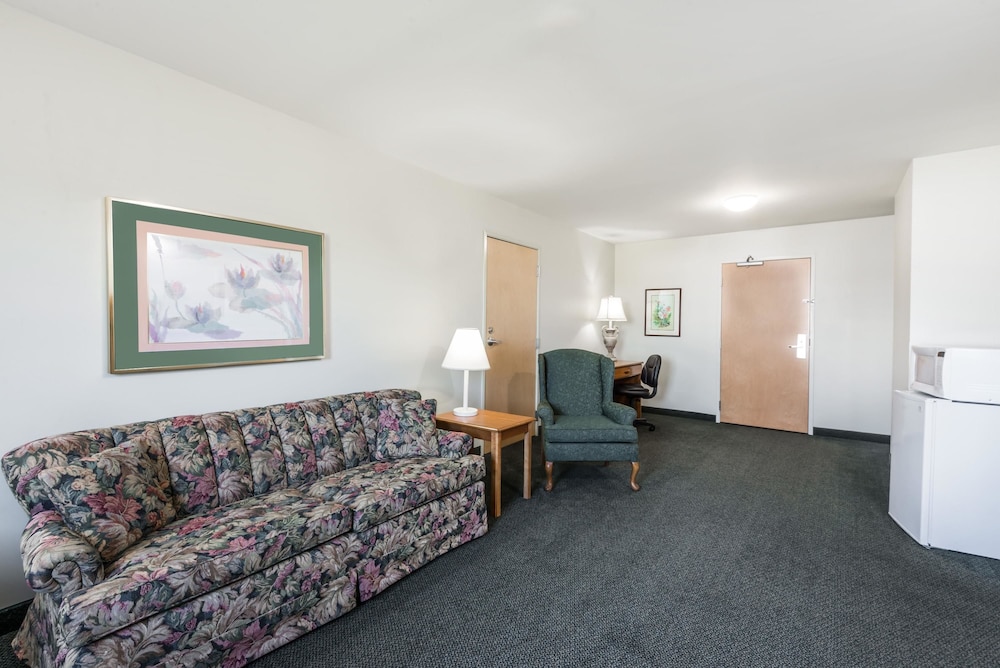 Super 8 by Wyndham Hagerstown/Halfway Area 10/18