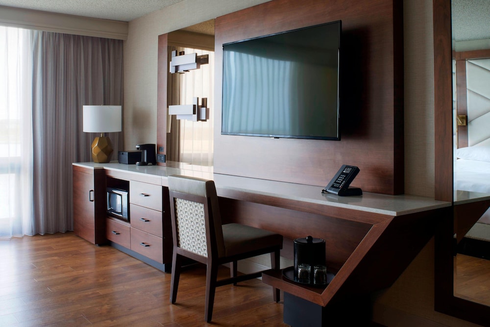 Kansas City Airport Marriott 51/64