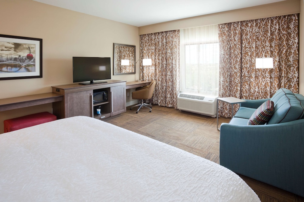 Hampton Inn Minneapolis Roseville 18/42