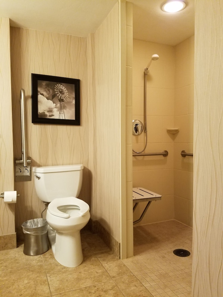 Oshkosh Waterfront Hotel & Conference Center 11/58