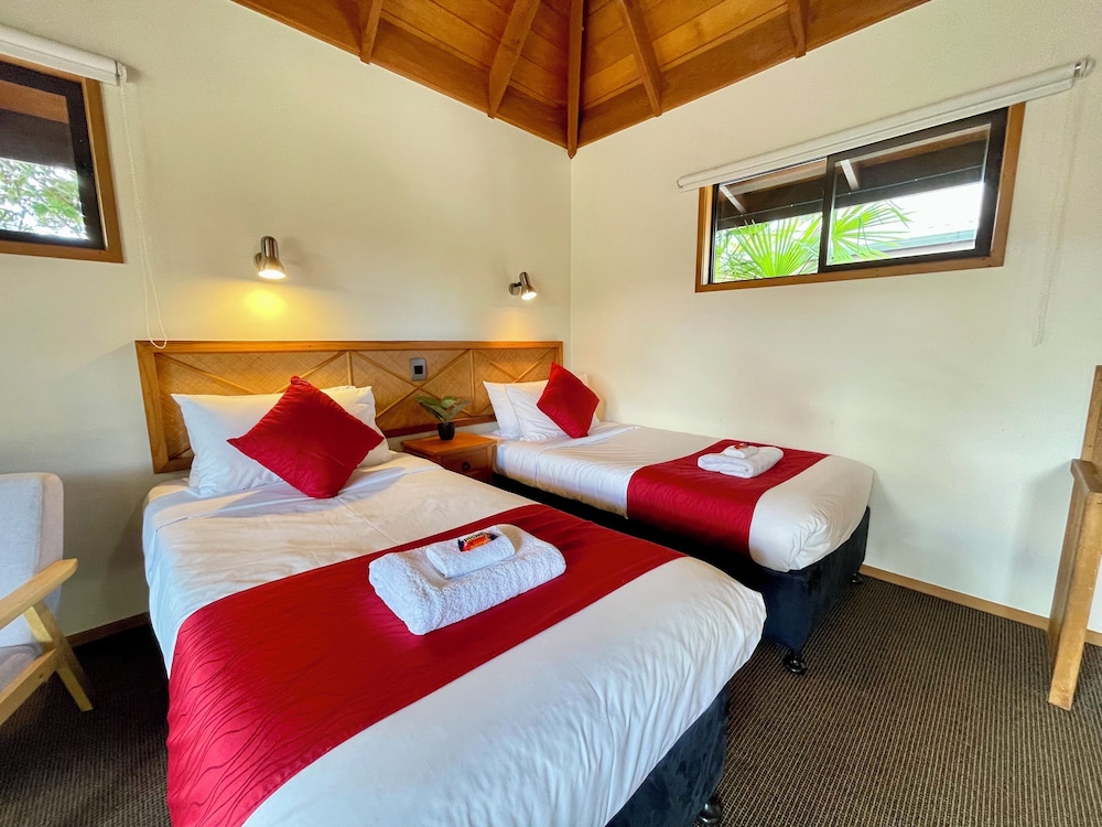 Pacific Harbour Villas(FORMERLY Pacific Harbour Lodge) 9/66