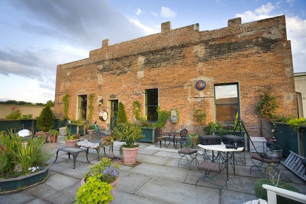 The Weinhard Hotel 6/44