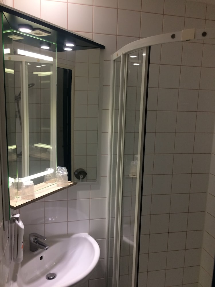 Ibis Styles Rouen Val-de-Reuil 15/78