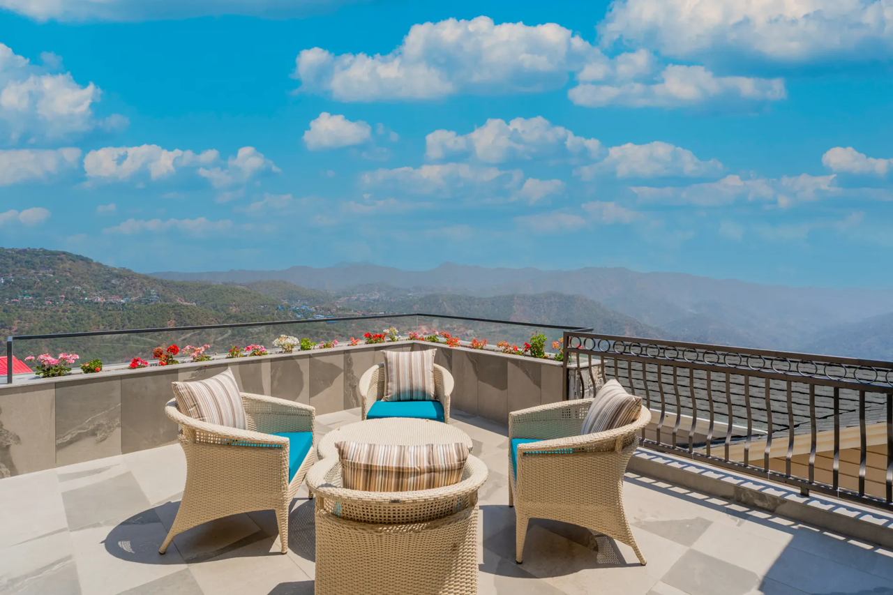 ELIVAAS Prive The Royce Orchid Luxe 4 BHK Hilltop Villa With Steam Room, Pvt Pool & 360 Hill Views 31/40