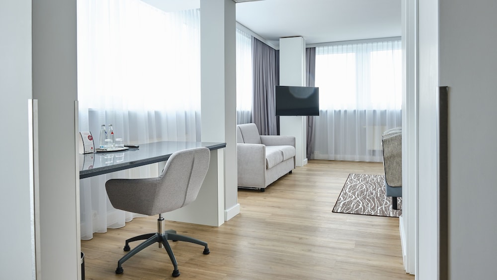 Holiday Inn Berlin Airport Conference Centre Formerly Holiday Inn Berlin International Airport 60/75