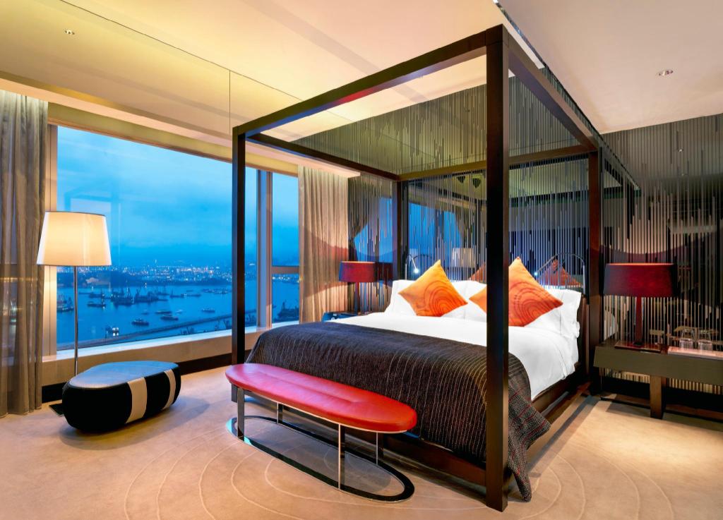 Wow, Suite, King Bed, Skyline View, Corner