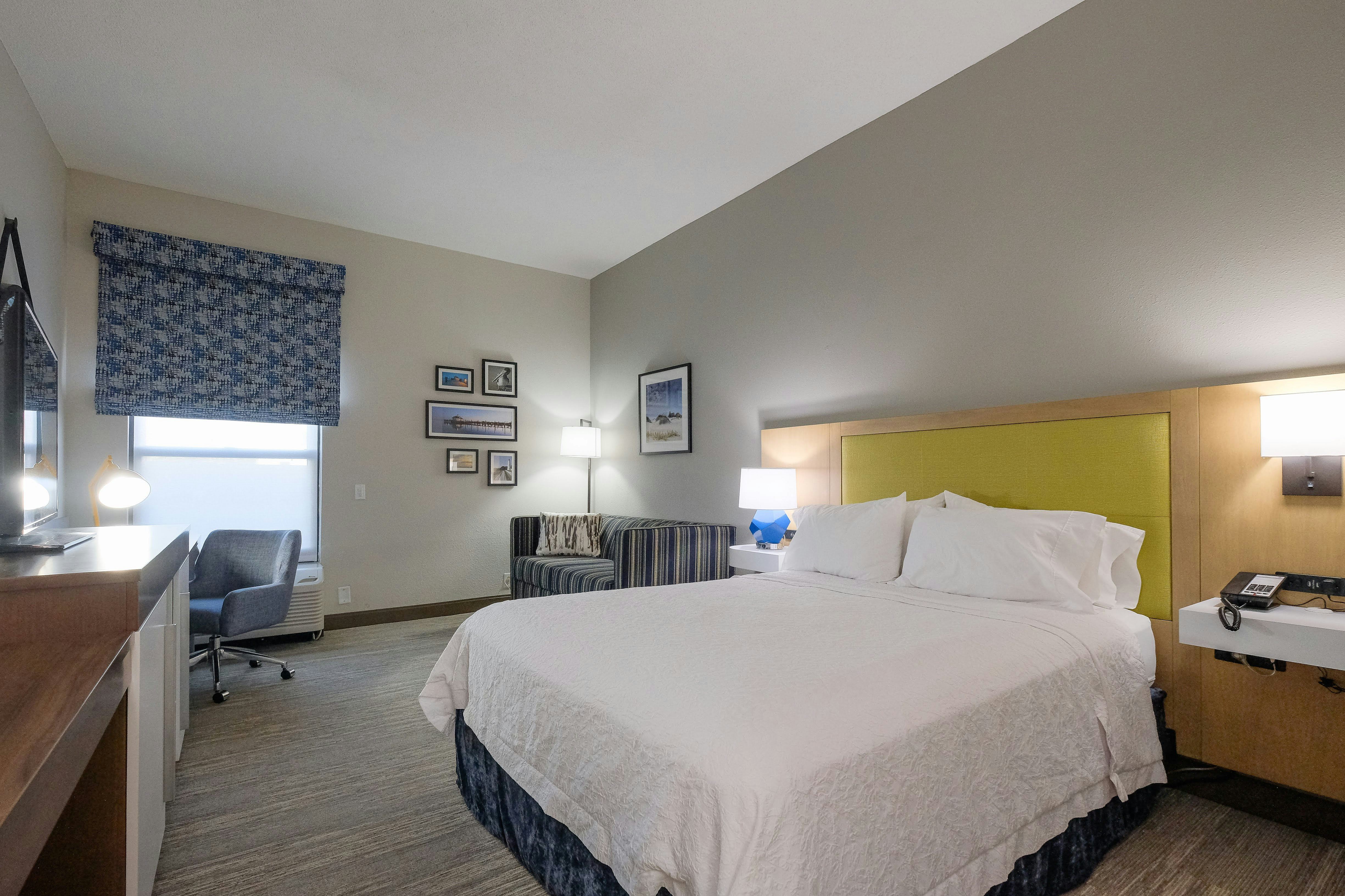 Room, Queen Bed, Accessible