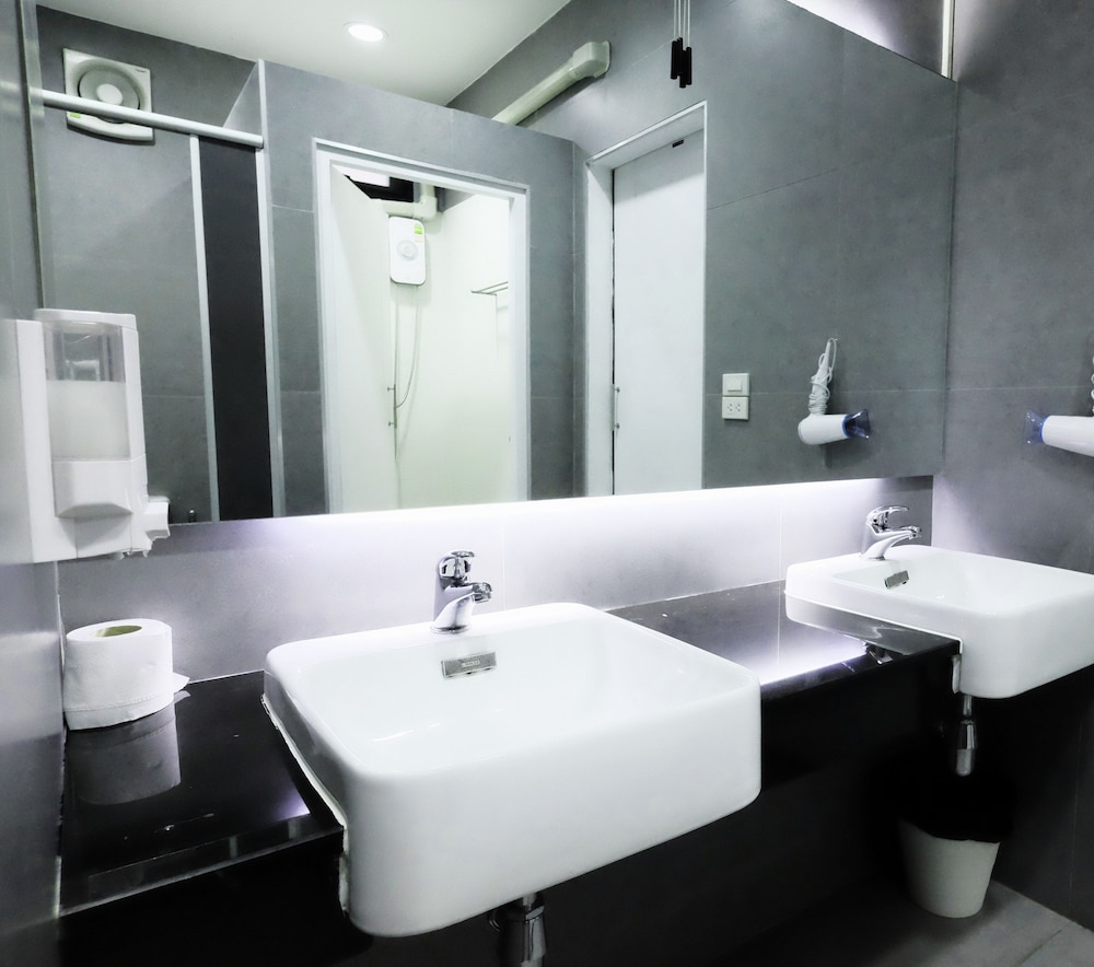 Wayha Hostel Don Mueang Airport 18/66