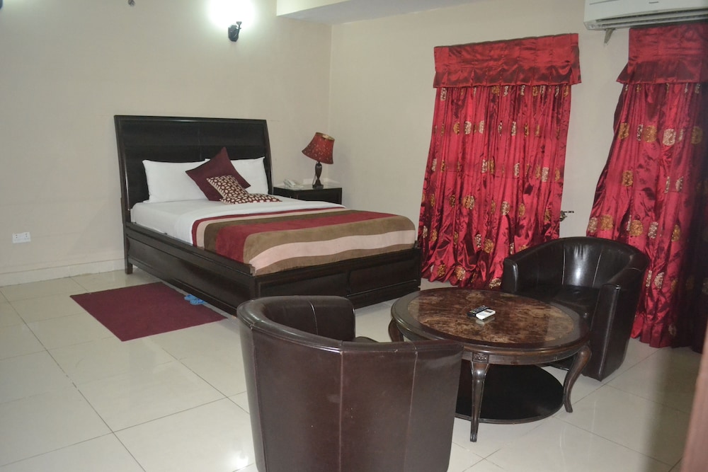 The Emperor's Place 18/46