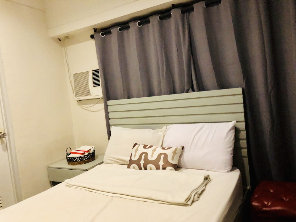 Hometown Hotel Bacolod - Lacson 22/74
