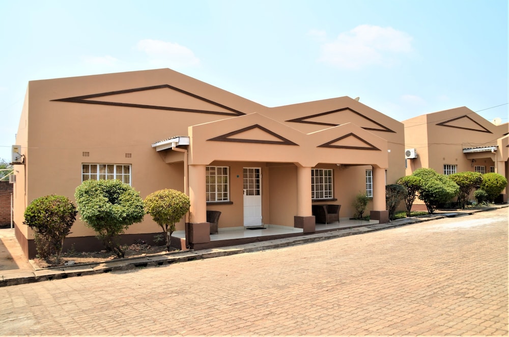 Riverside Hotel and Conference Centre 46/50