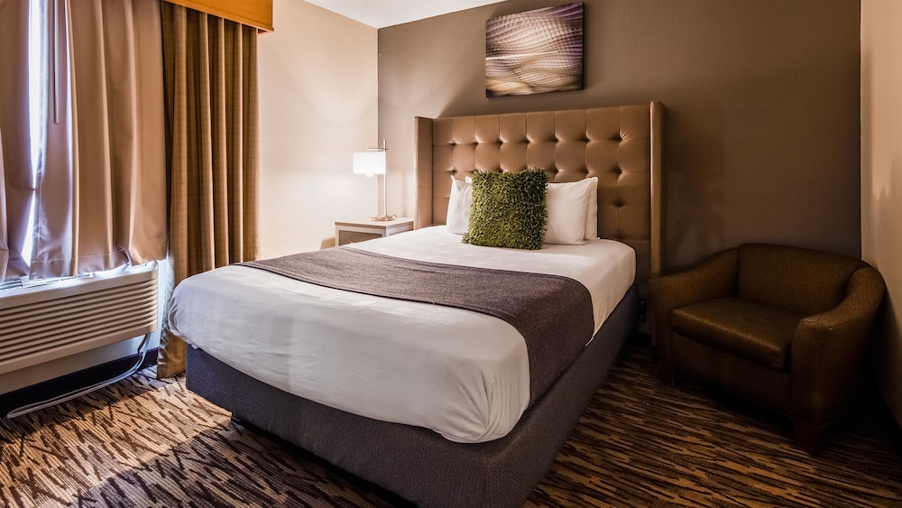 Best Western Plus Peppertree Airport Inn 26/57