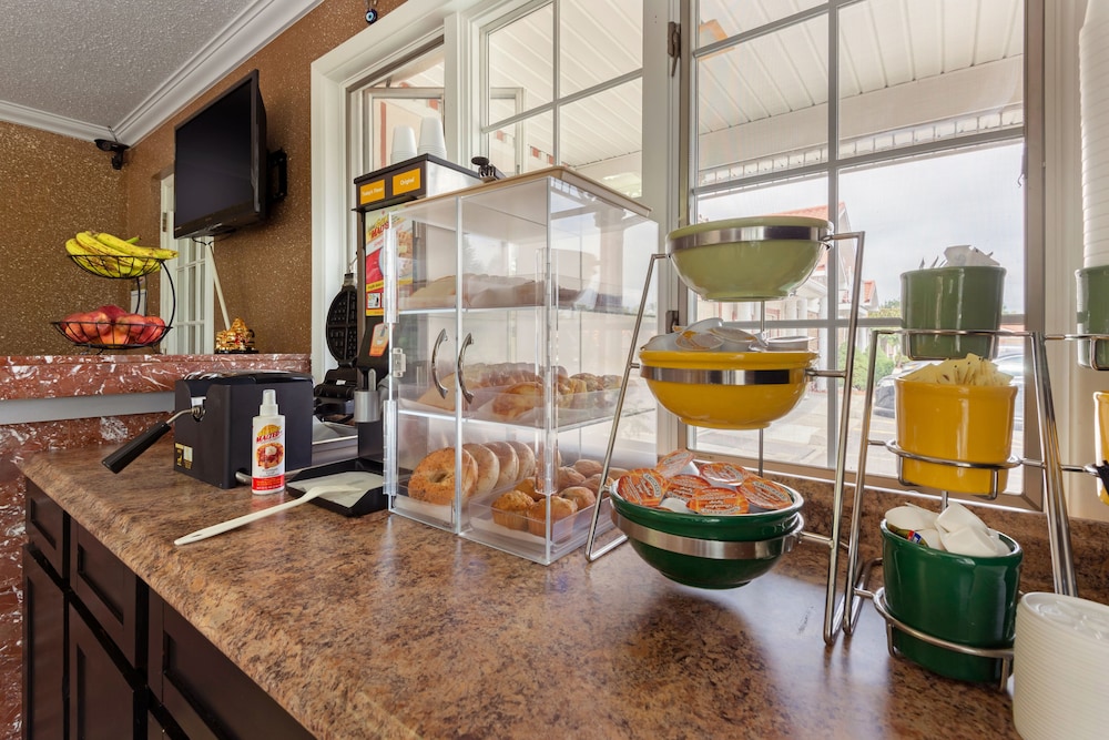 Americas Best Value Inn & Suites - Clarence/Buffalo East 41/49