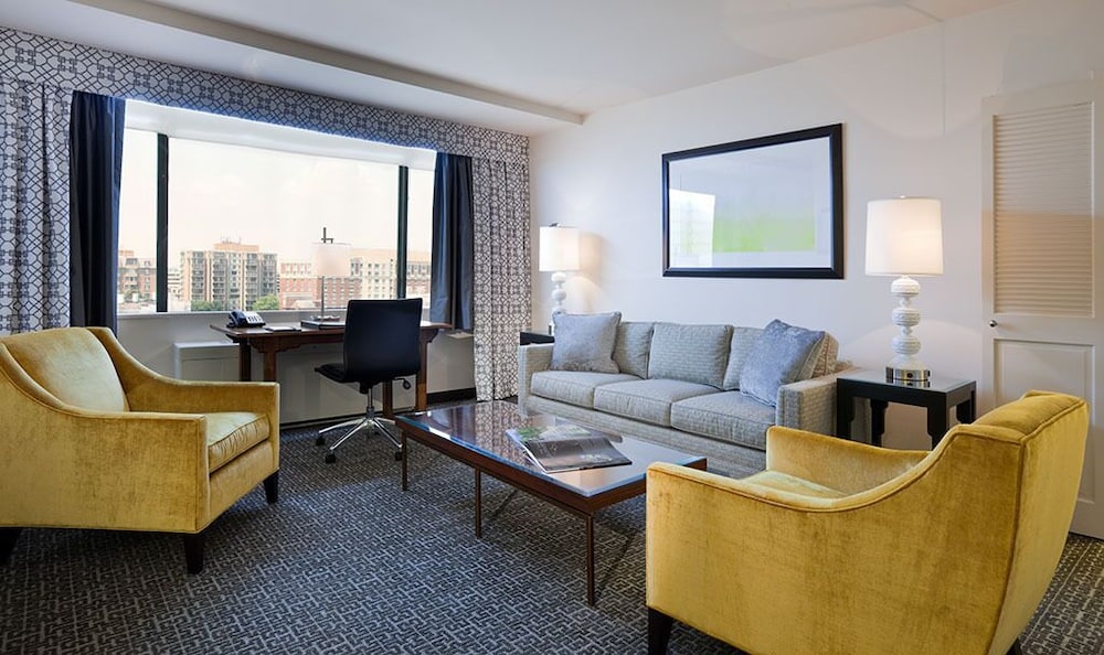 State Plaza Hotel 23/47