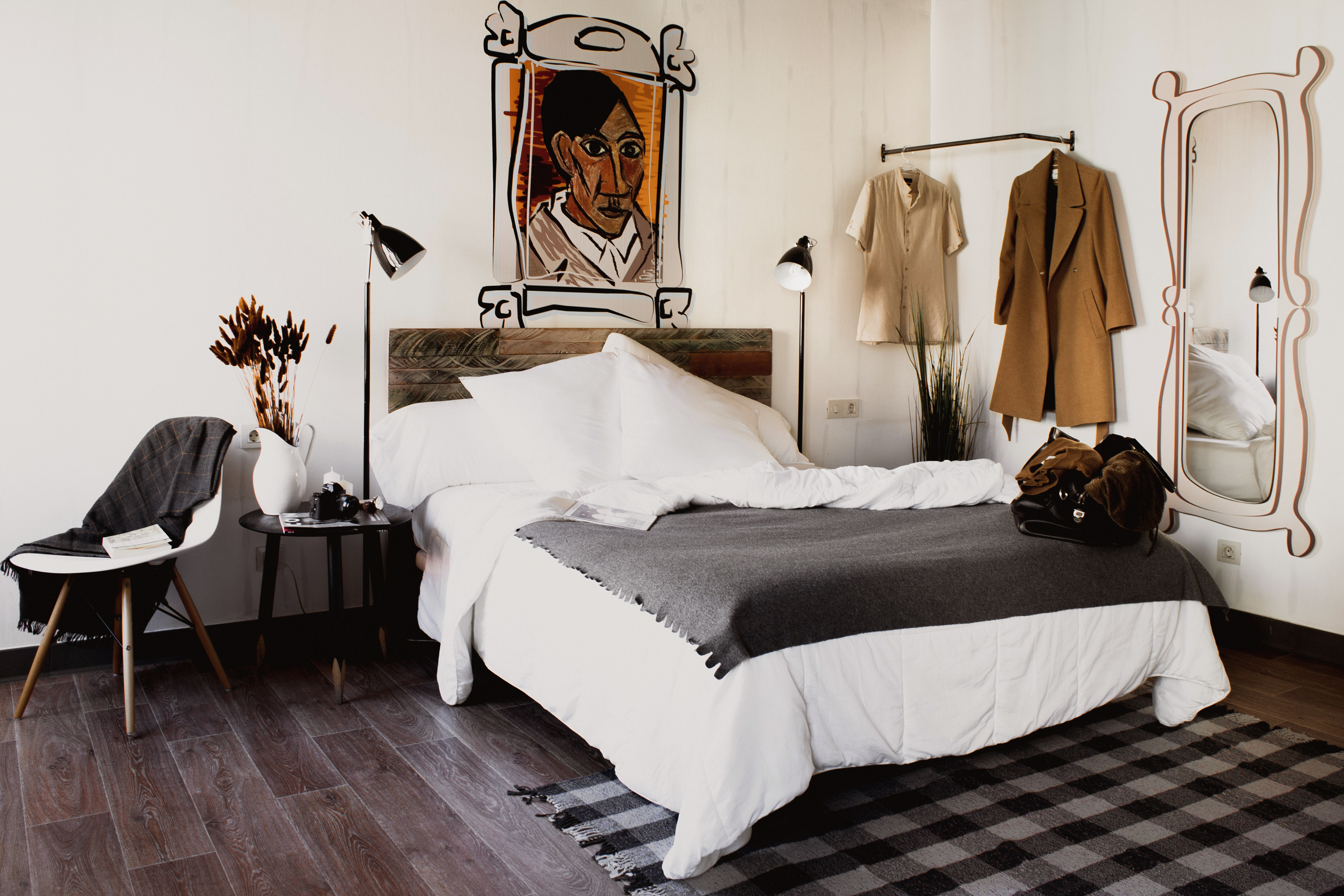 ROOM, DOUBLE BED