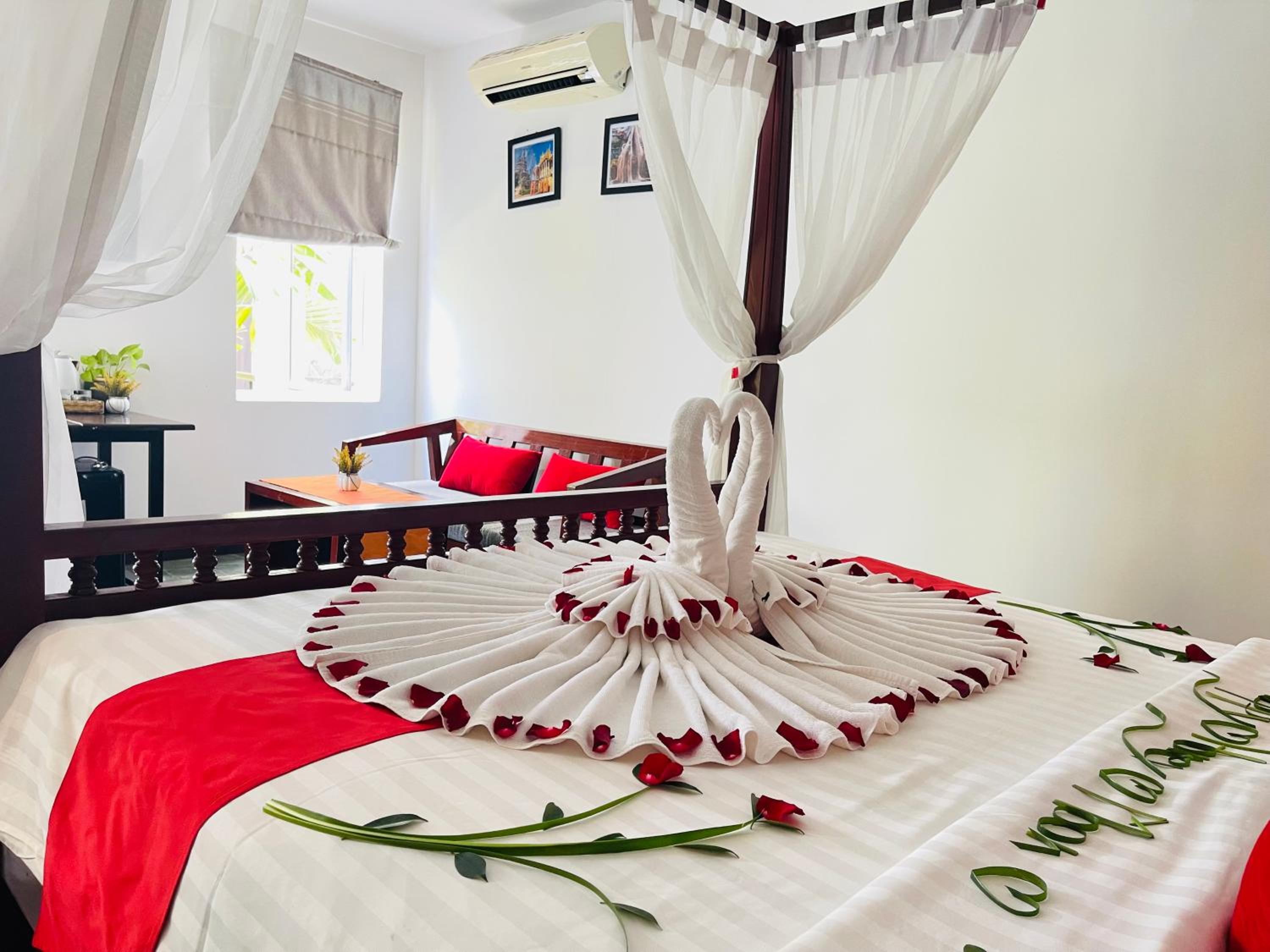 جناح شهر العسل بإطلالة على المسبح بشرفة، Boutique Indochine d Angkor 5/10
