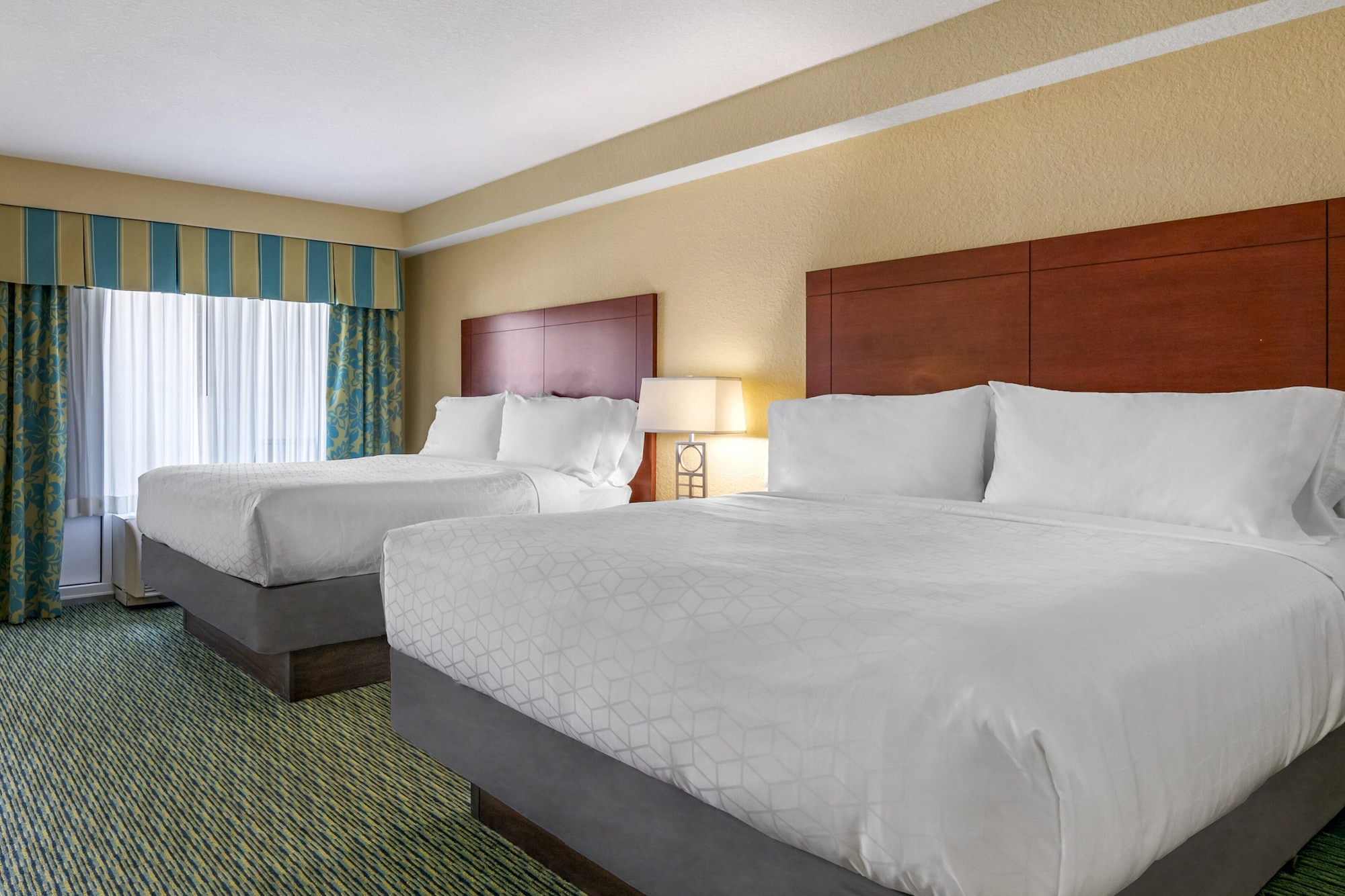 STANDARD, 2 QUEEN BEDS