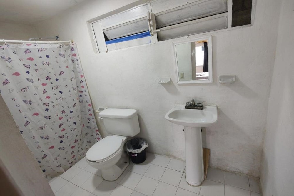 OYO HOTEL COLIBRI 65/67