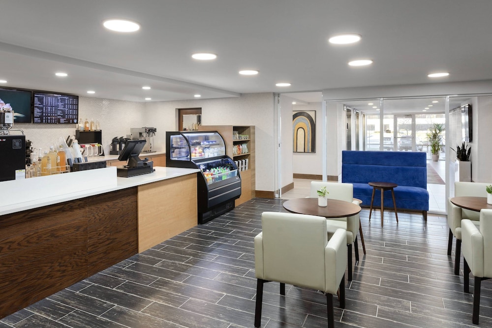 Delta Hotels By Marriott Indianapolis Airport 7/29