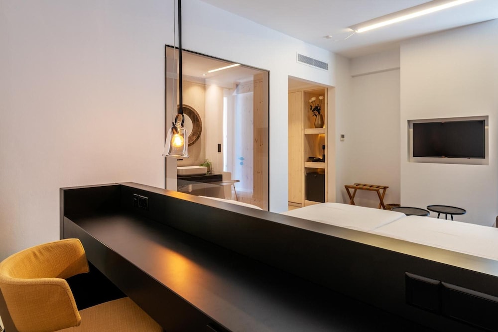 Abacus Suites 28/82