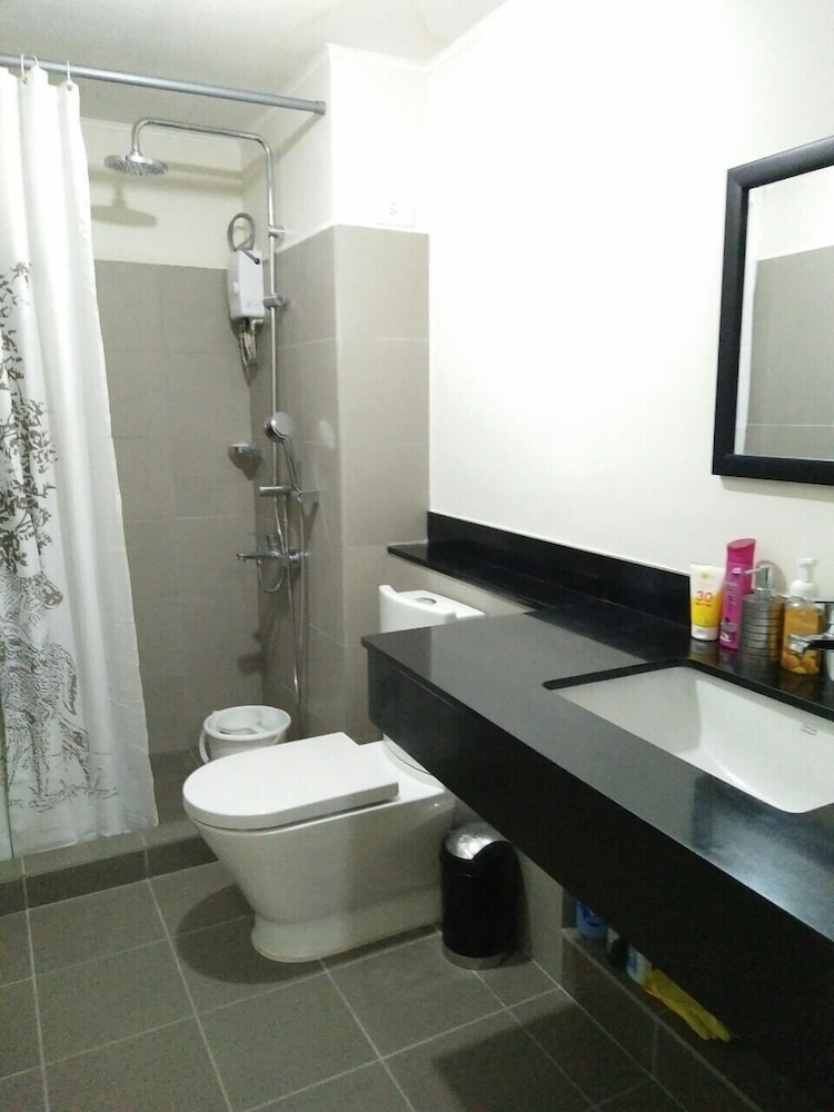 N And N Condominium Resort 17/18