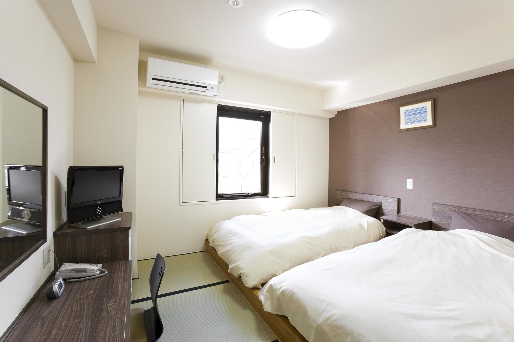 JAPANESE WESTERN, TWIN BEDS