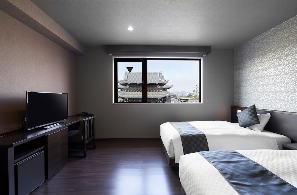 DELUXE, TWIN BEDS, CITY VIEW