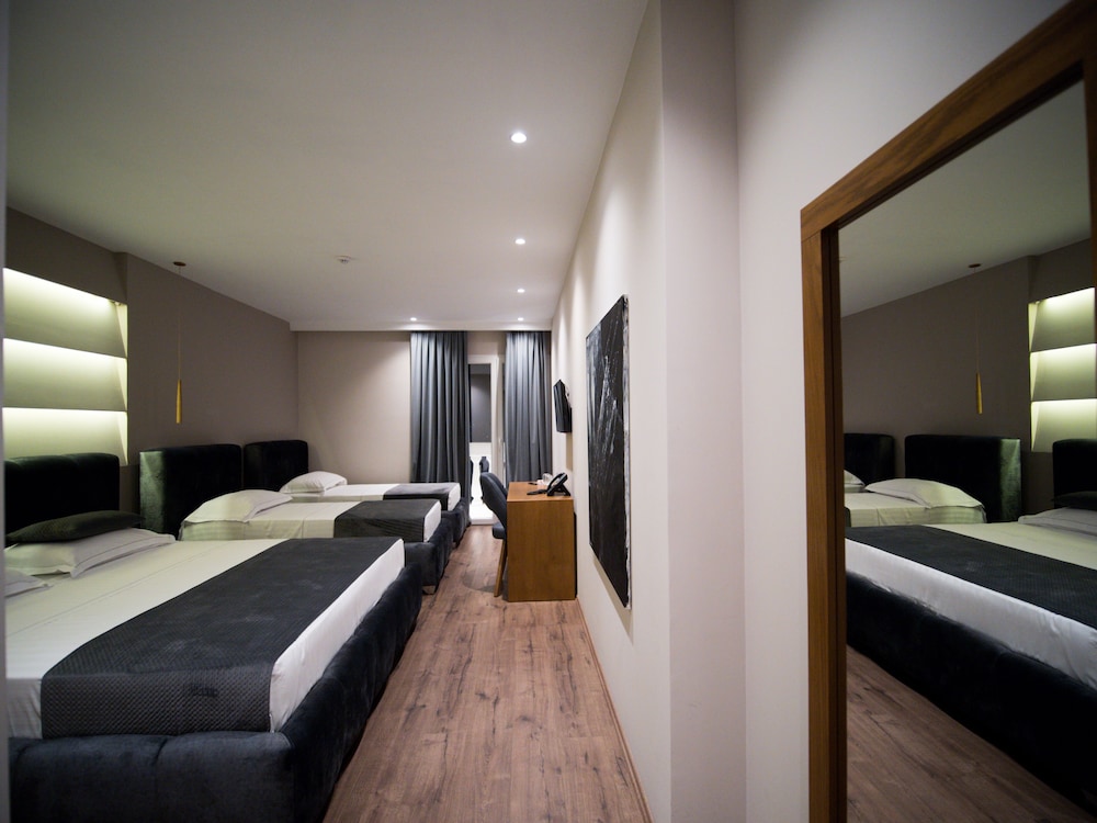 Light Hotel 17/35