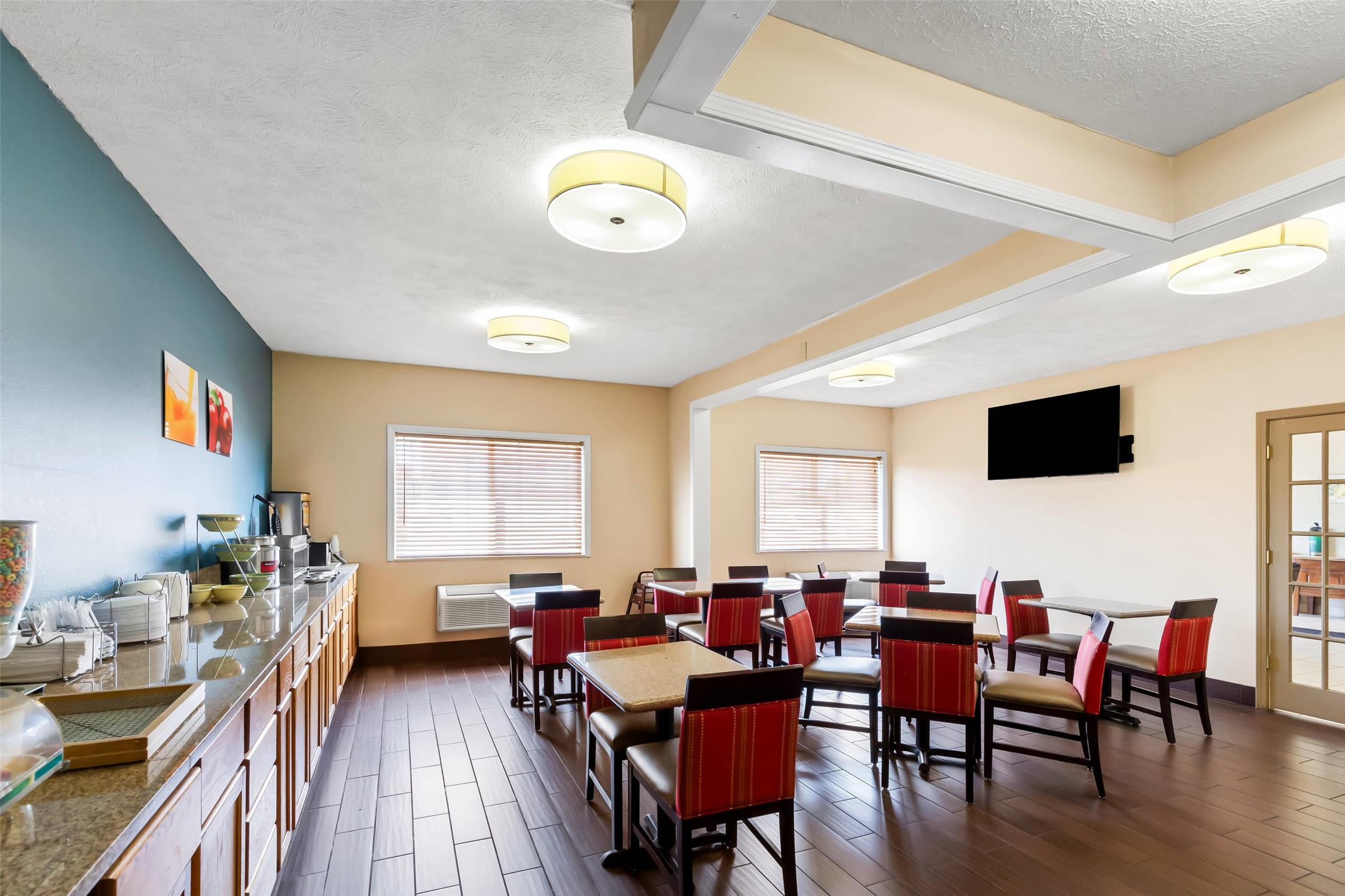 Quality Inn & Suites Springfield Southwest near I-72 28/33