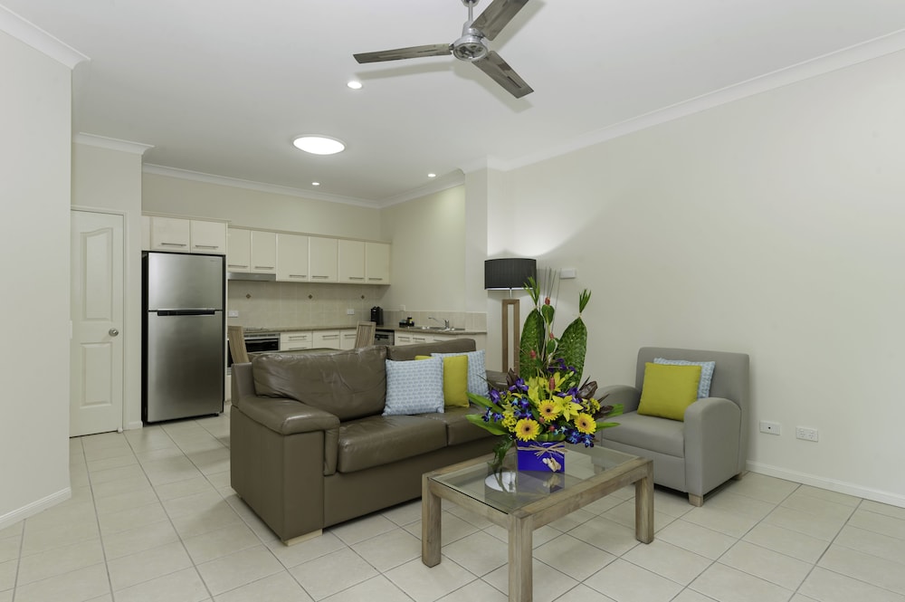Meridian Port Douglas 41/70
