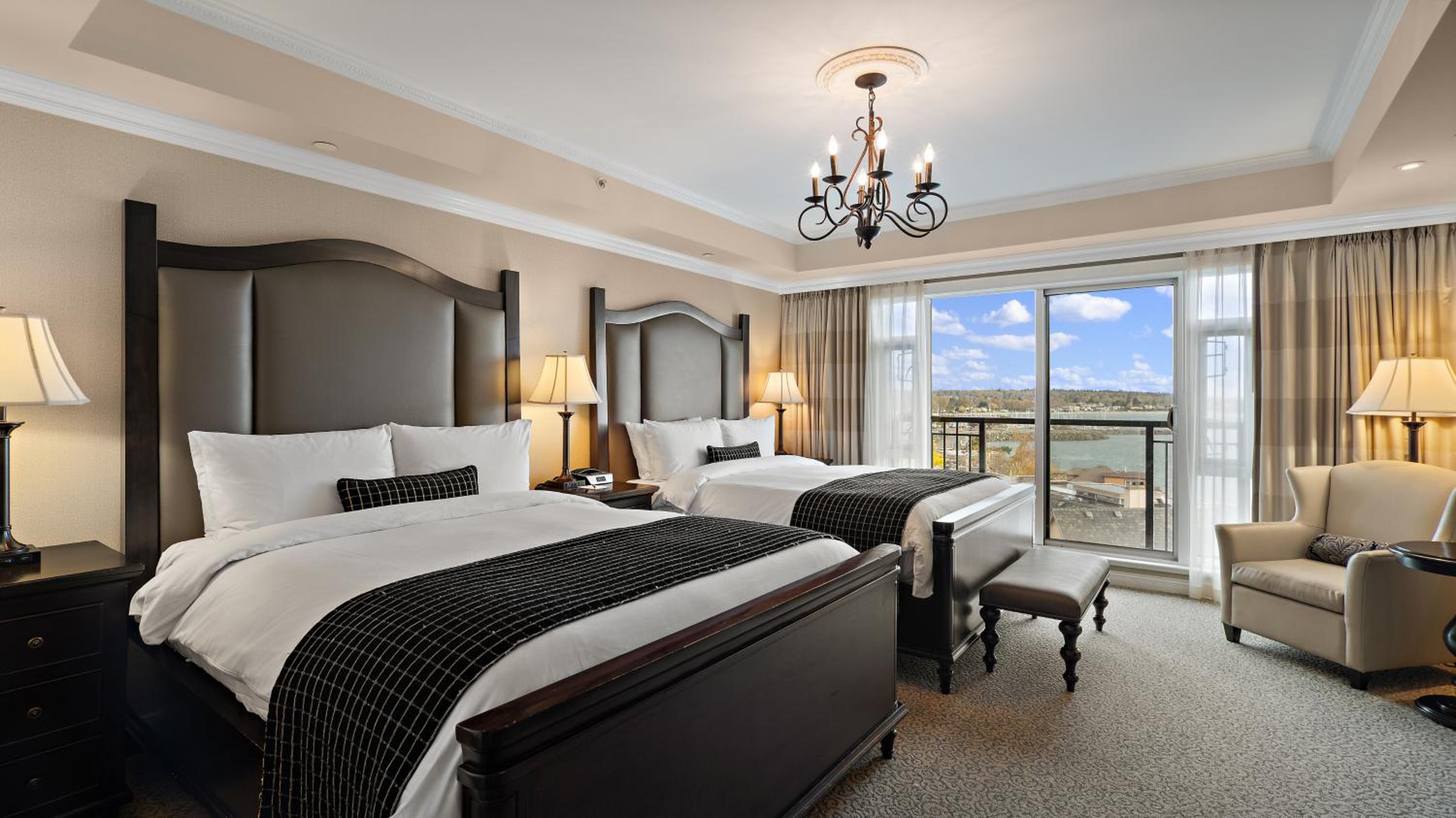 Guest Room, Double Bed, Partial Ocean View, Pool Access